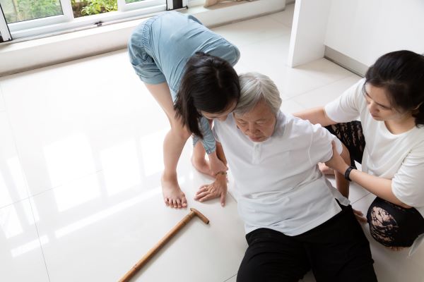 Seniors Can Reduce Their Risk of Falling With These Ten Tips